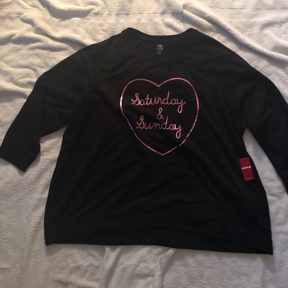 NWT AVENUE SATURDAY/ SUNDAY SWEATSHIRT